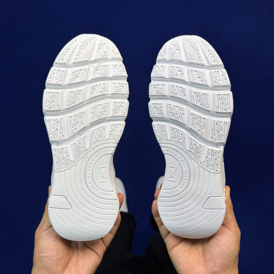 Nike Free Metcon 7 综合训练鞋货号：II7406-102 尺码：36-46带半码