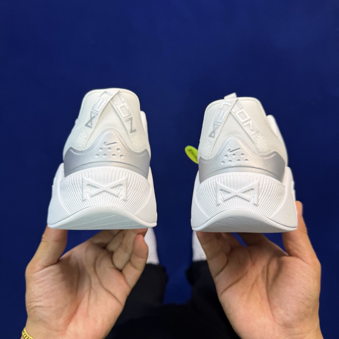 Nike Free Metcon 7 综合训练鞋货号：II7406-102 尺码：36-46带半码