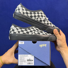 虎扑版!Vans Authentic 安纳海姆 格子布黑白 154V纯原级别外贸订单!万斯经典 硫化帆布 虎扑版!Vans Authentic 安纳海姆 格子布黑白 154V纯原级别外贸订单!万斯经典 硫化帆布