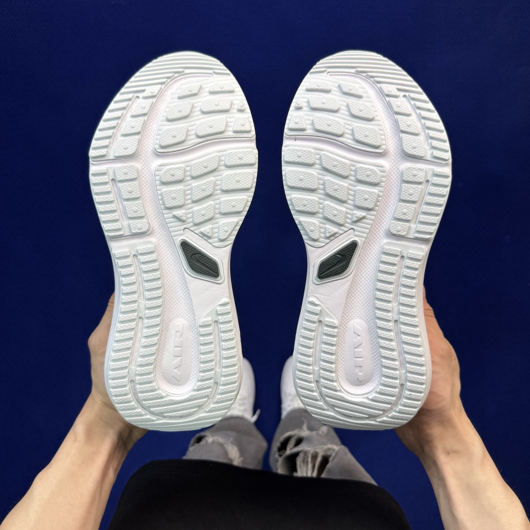 大厂纯原1:1！Nike Winflo 12 跑步鞋公司级 第3色: 白绿货号：HV9272-700 尺