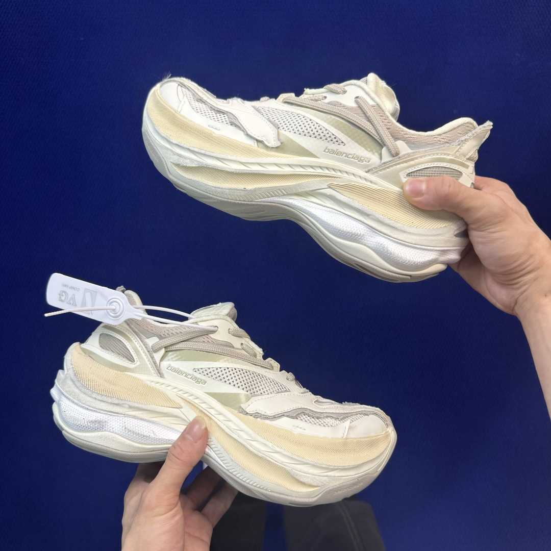 巴黎世家26代 Balenciaga巴黎世家 Jet 压纹印花 圆头厚底4.25cm 低帮 老爹鞋 米色