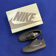 Travis Scott x Air Jordan Low 倒钩9.0丝绒摩卡完美品质出货 进口头层皮料 Travis Scott x Air Jordan Low 倒钩9.0丝绒摩卡完美品质出货 进口头层皮料