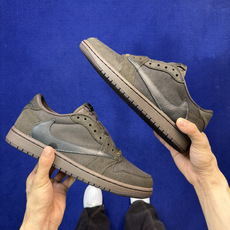 Travis Scott x Air Jordan Low 倒钩9.0丝绒摩卡完美品质出货 进口头层皮料 Travis Scott x Air Jordan Low 倒钩9.0丝绒摩卡完美品质出货 进口头层皮料