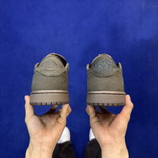Travis Scott x Air Jordan Low 倒钩9.0丝绒摩卡完美品质出货 进口头层皮料 Travis Scott x Air Jordan Low 倒钩9.0丝绒摩卡完美品质出货 进口头层皮料