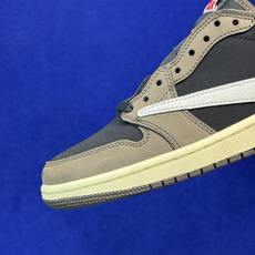 Travis Scott x Air Jordan Low 倒钩1.0初代深棕完美品质出货 进口头层皮料 Travis Scott x Air Jordan Low 倒钩1.0初代深棕完美品质出货 进口头层皮料