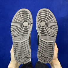 Travis Scott x Air Jordan Low 倒钩1.0初代深棕完美品质出货 进口头层皮料 Travis Scott x Air Jordan Low 倒钩1.0初代深棕完美品质出货 进口头层皮料