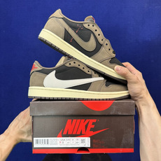 Travis Scott x Air Jordan Low 倒钩1.0初代深棕完美品质出货 进口头层皮料 Travis Scott x Air Jordan Low 倒钩1.0初代深棕完美品质出货 进口头层皮料