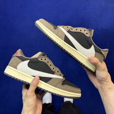 Travis Scott x Air Jordan Low 倒钩1.0初代深棕完美品质出货 进口头层皮料 Travis Scott x Air Jordan Low 倒钩1.0初代深棕完美品质出货 进口头层皮料