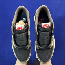 Travis Scott x Air Jordan Low 倒钩1.0初代深棕完美品质出货 进口头层皮料 Travis Scott x Air Jordan Low 倒钩1.0初代深棕完美品质出货 进口头层皮料