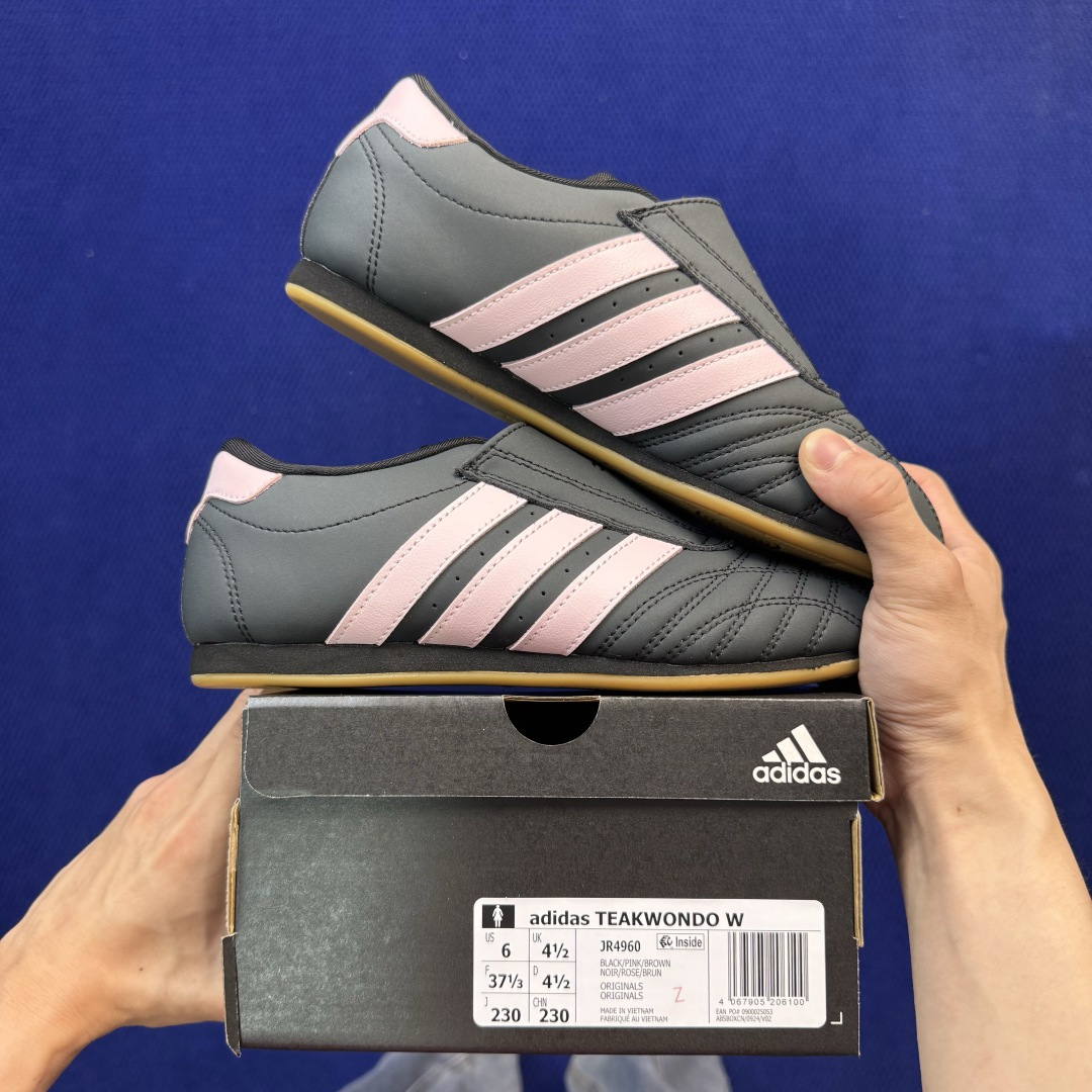 adidas originals Taekwondo 跆拳道训练鞋第8色: 全包鞋舌黑色粉标货号：JR4