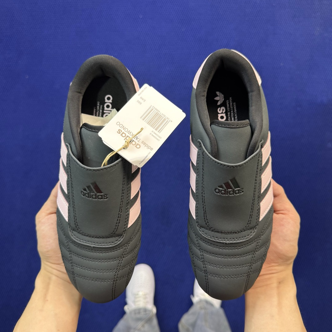 adidas originals Taekwondo 跆拳道训练鞋第8色: 全包鞋舌黑色粉标货号：JR4