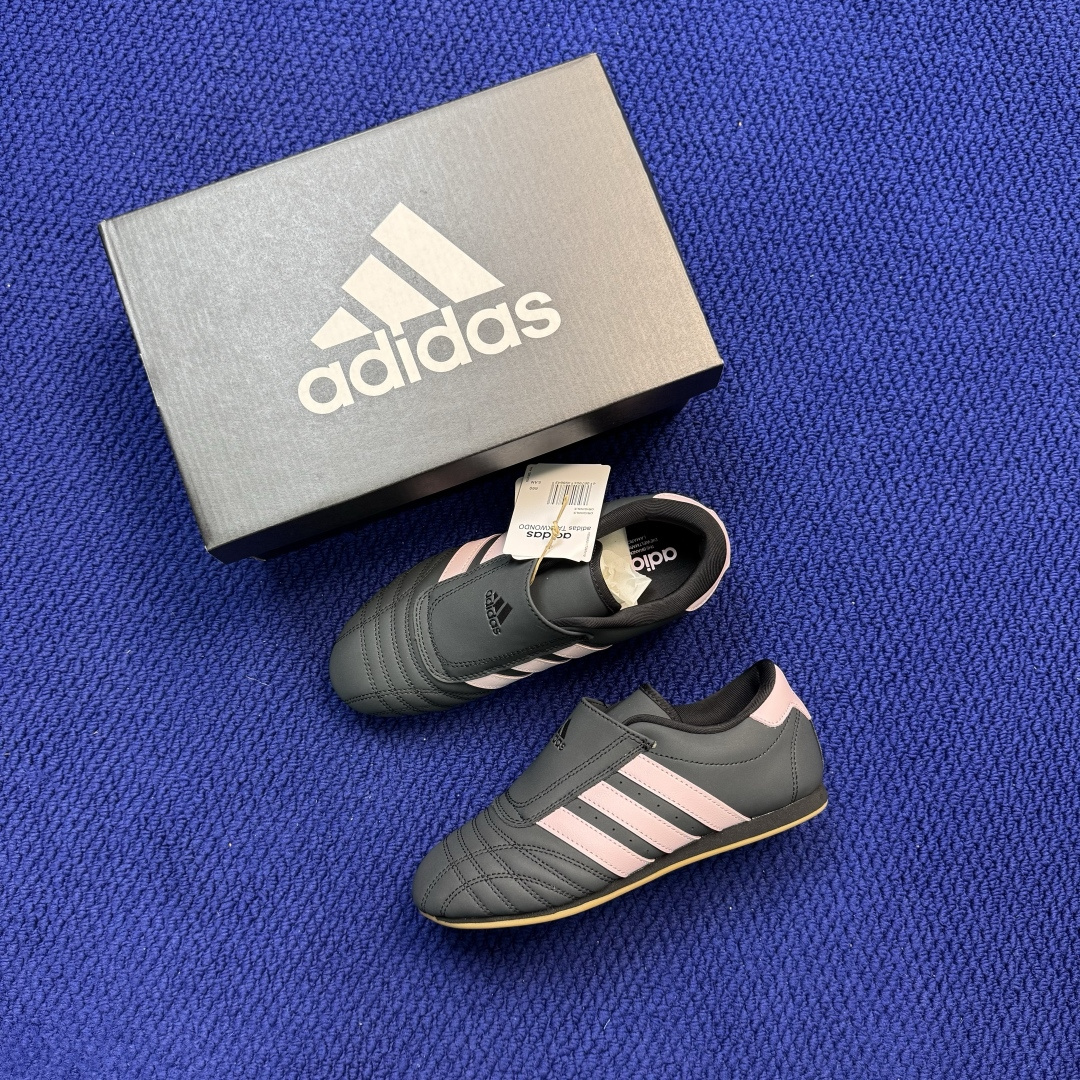 adidas originals Taekwondo 跆拳道训练鞋第8色: 全包鞋舌黑色粉标货号：JR4