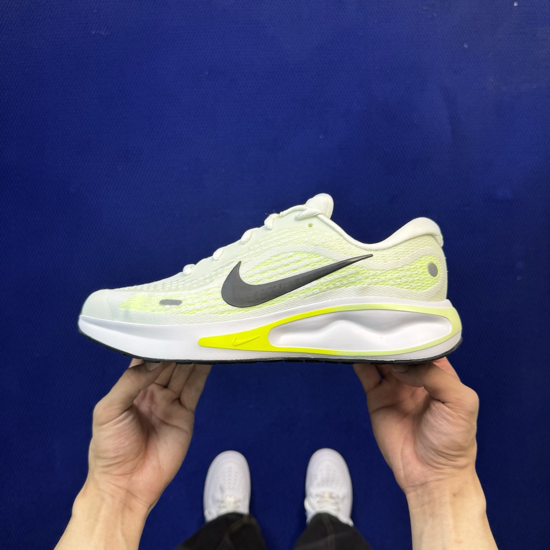 Nike Journey Run 休闲跑步鞋 第8色:白绿 货号：男鞋FN0228-700 尺码：39-45带半码