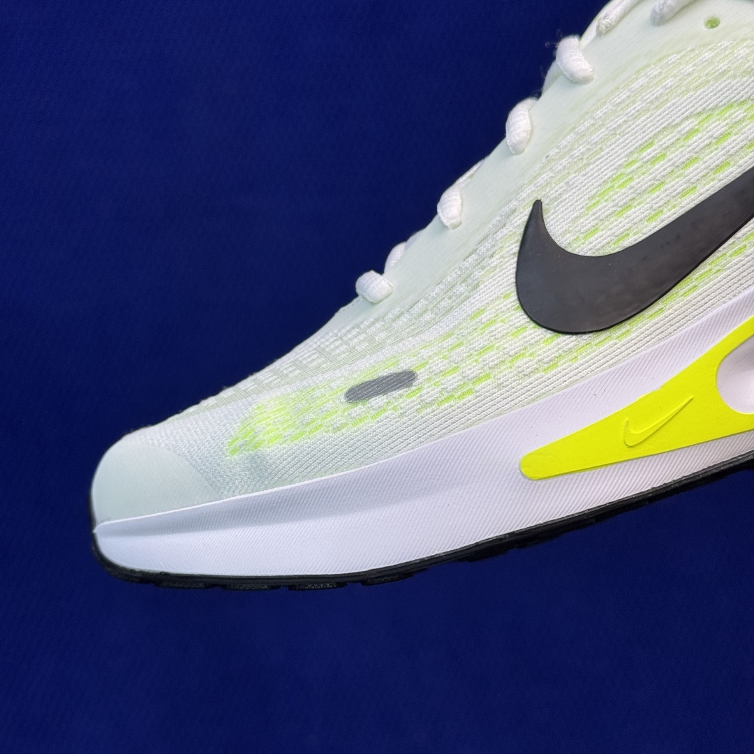 Nike Journey Run 休闲跑步鞋 第8色:白绿 货号：男鞋FN0228-700 尺码：39-45带半码