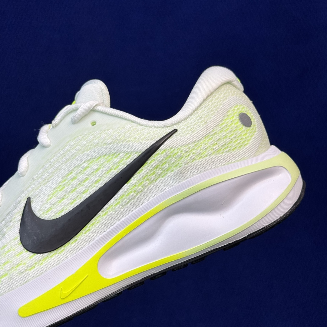 Nike Journey Run 休闲跑步鞋 第8色:白绿 货号：男鞋FN0228-700 尺码：39-45带半码