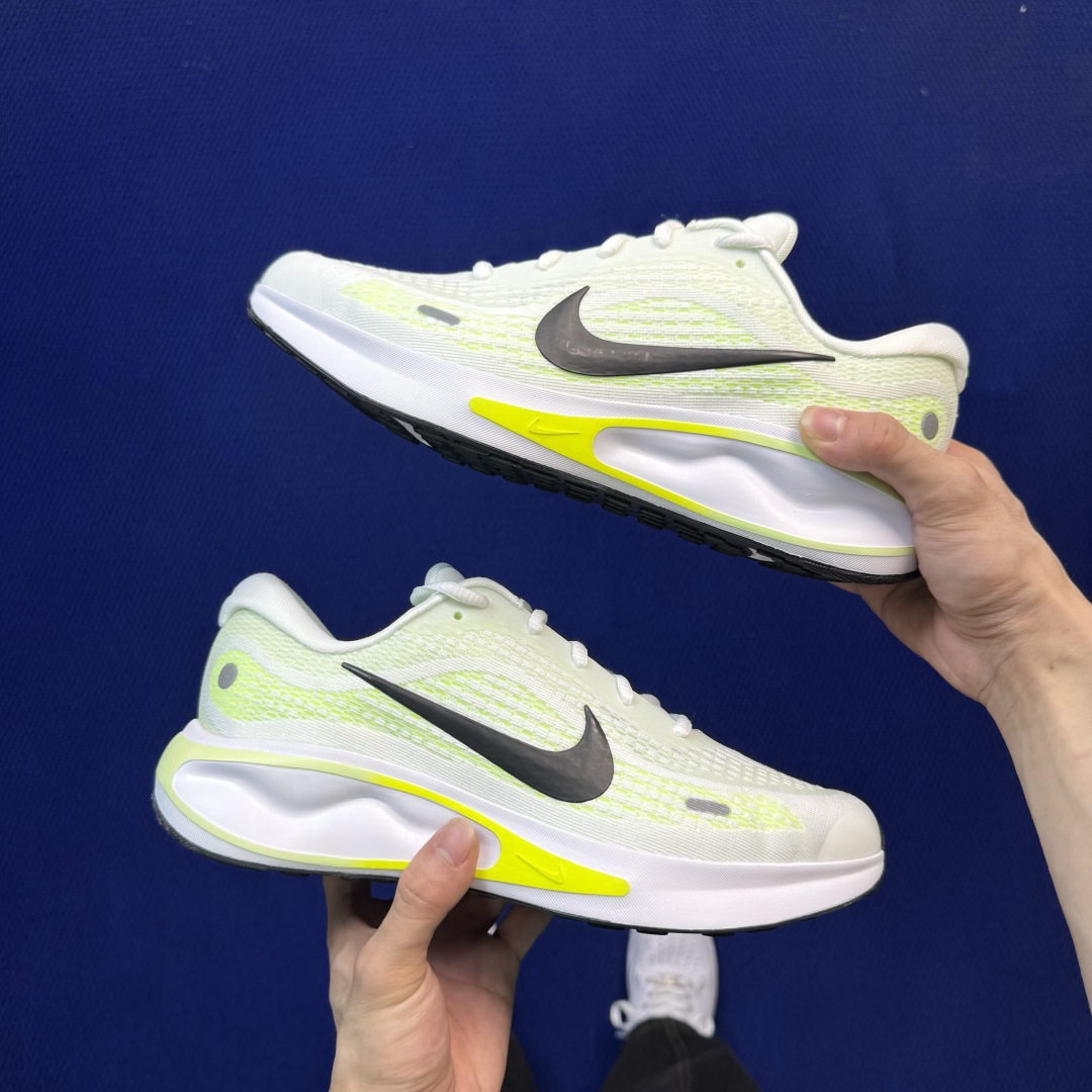 Nike Journey Run 休闲跑步鞋 第8色:白绿 货号：男鞋FN0228-700 尺码：39-45带半码