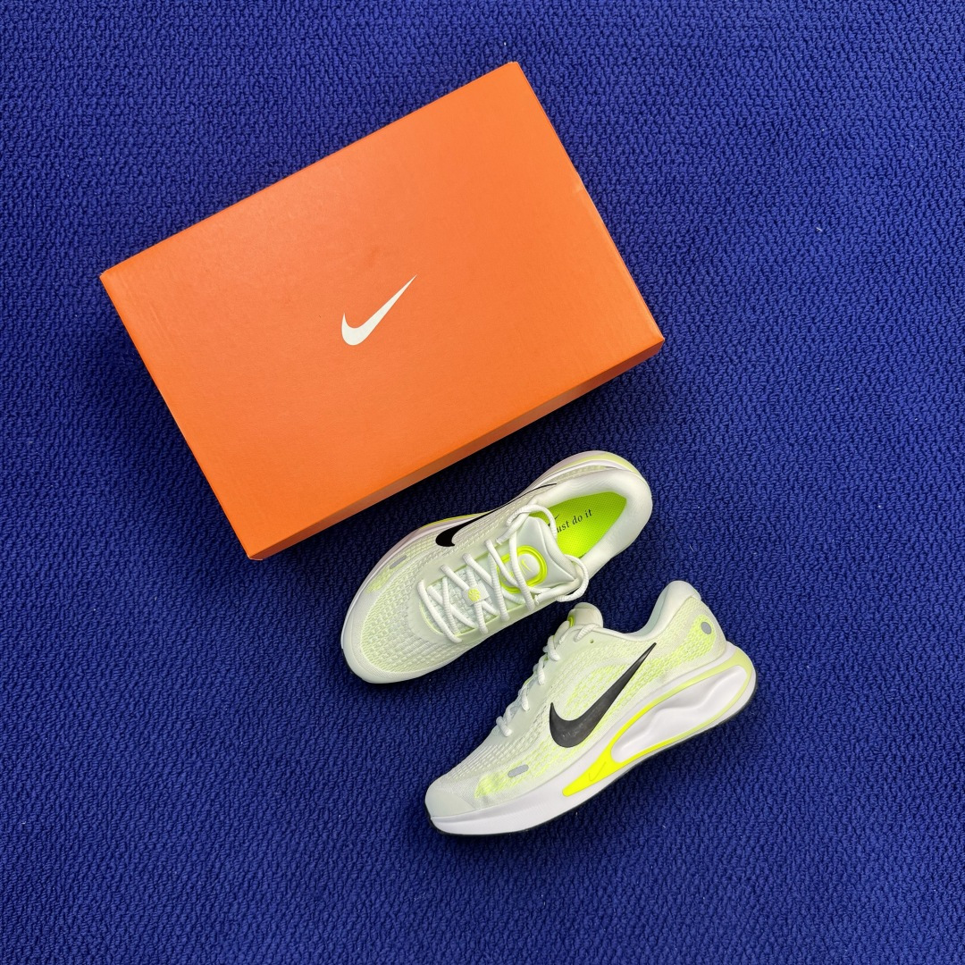 Nike Journey Run 休闲跑步鞋 第8色:白绿 货号：男鞋FN0228-700 尺码：39-45带半码