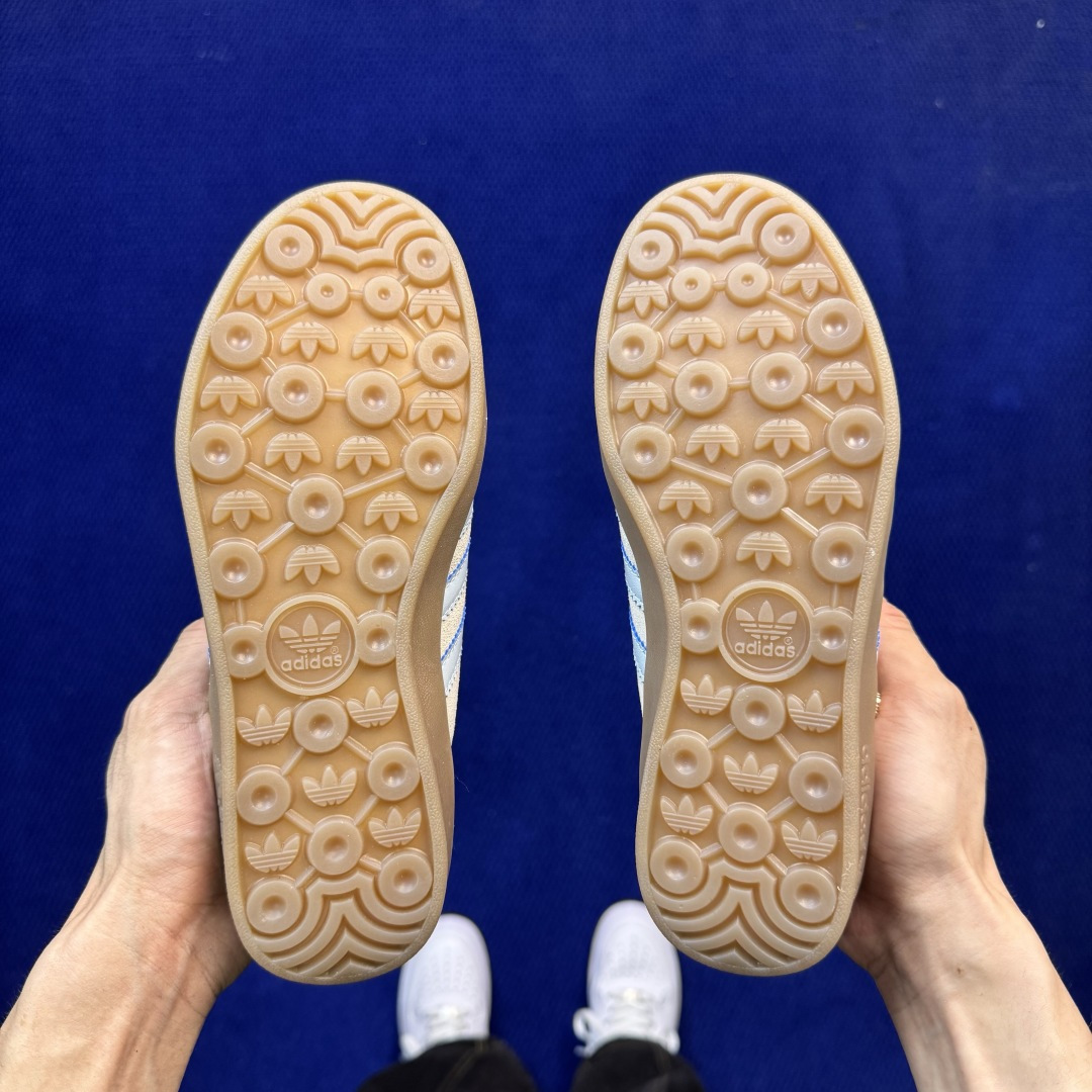 核心价格表私XJ版 极致性价比！阿迪T字德训鞋：浅卡其色Adidas/阿迪达斯 Gazelle 桑巴板鞋