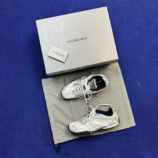 Balenciaga巴黎世家 25代Radar 圆头系带 做旧效果 低帮 生活休闲鞋货号: WSTGL Balenciaga巴黎世家 25代Radar 圆头系带 做旧效果 低帮 生活休闲鞋货号: WSTGL