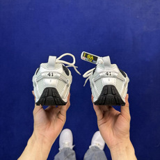 Balenciaga巴黎世家 25代Radar 圆头系带 做旧效果 低帮 生活休闲鞋货号: WSTGL Balenciaga巴黎世家 25代Radar 圆头系带 做旧效果 低帮 生活休闲鞋货号: WSTGL