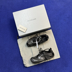 Balenciaga巴黎世家 25代Radar 圆头系带 做旧效果 低帮 生活休闲鞋货号: WSTEO Balenciaga巴黎世家 25代Radar 圆头系带 做旧效果 低帮 生活休闲鞋货号: WSTEO