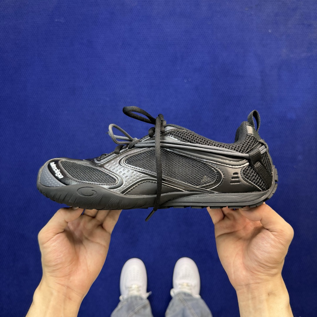 Balenciaga巴黎世家 25代Radar 圆头系带 做旧效果 低帮 生活休闲鞋货号： WSTEO 