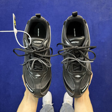Balenciaga巴黎世家 25代Radar 圆头系带 做旧效果 低帮 生活休闲鞋货号: WSTEO Balenciaga巴黎世家 25代Radar 圆头系带 做旧效果 低帮 生活休闲鞋货号: WSTEO