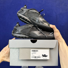 Balenciaga巴黎世家 25代Radar 圆头系带 做旧效果 低帮 生活休闲鞋货号: WSTEO Balenciaga巴黎世家 25代Radar 圆头系带 做旧效果 低帮 生活休闲鞋货号: WSTEO