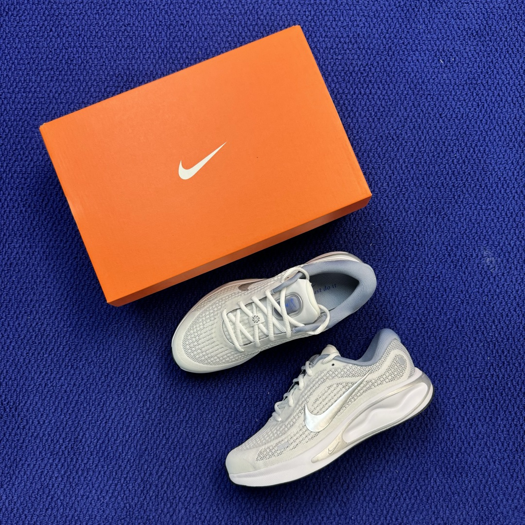 Nike Journey Run 休闲跑步鞋第12色:灰色货号：男鞋FN0228-104尺码：39-45