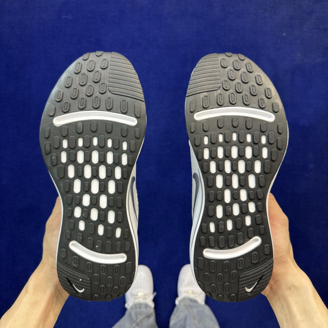 Nike Journey Run 休闲跑步鞋第12色:灰色货号：男鞋FN0228-104尺码：39-45
