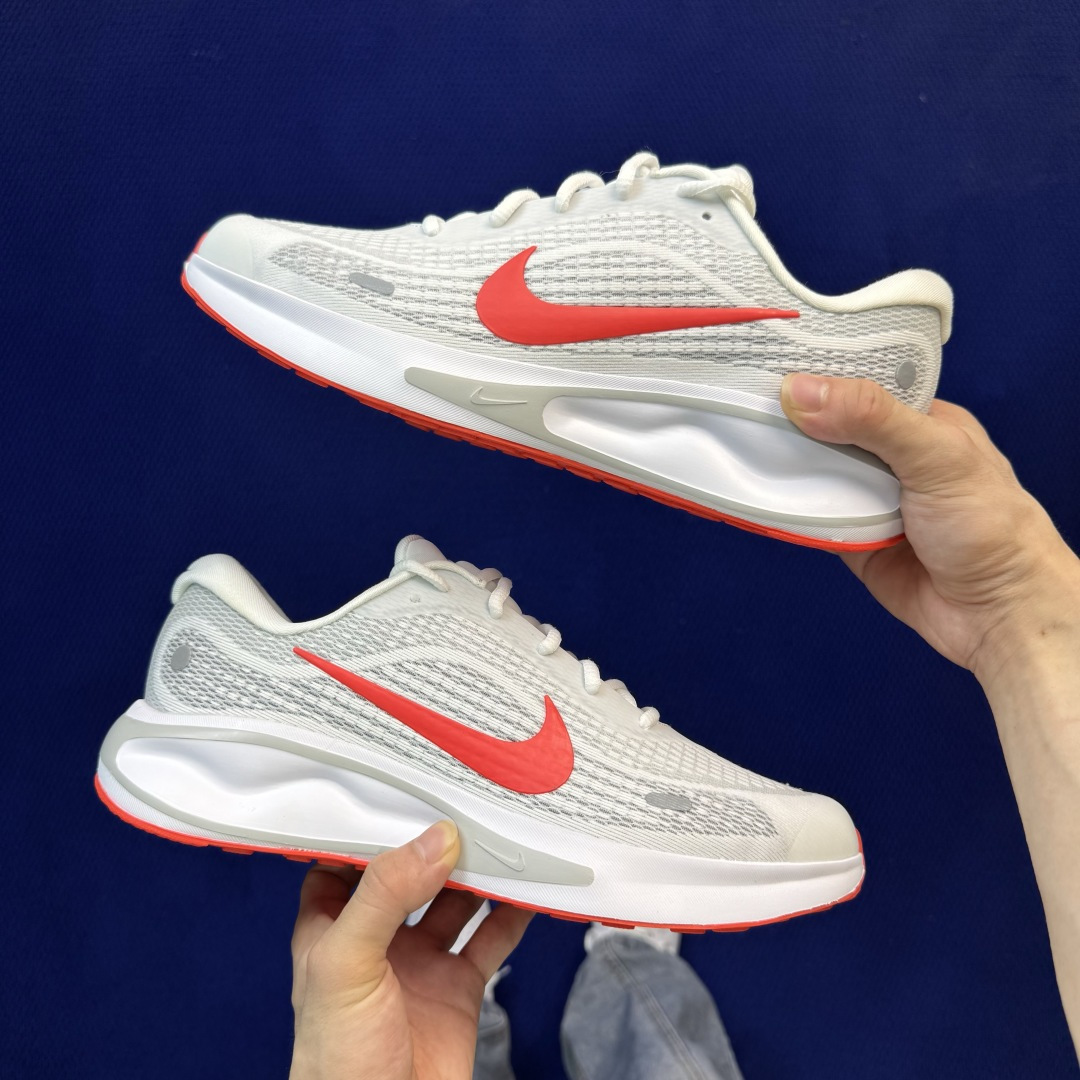 Nike Journey Run 休闲跑步鞋第13色:白红货号：男鞋FN0228-106尺码：39-45