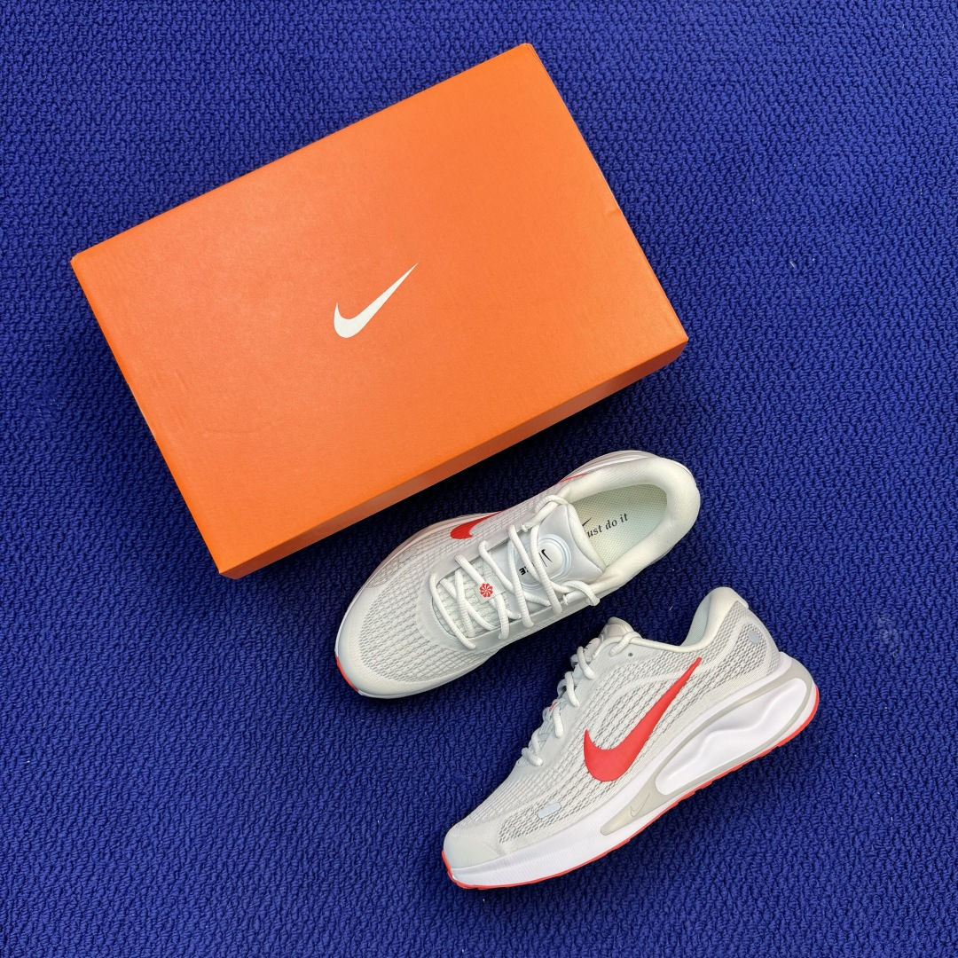 Nike Journey Run 休闲跑步鞋第13色:白红货号：男鞋FN0228-106尺码：39-45