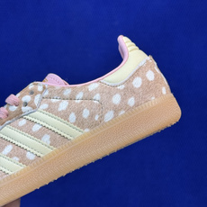 核心价格表私阿迪T字德训鞋 小鹿花纹棕白Adidas/阿迪达斯 SAMBA 桑巴板鞋顶级细节、超高清洁度 核心价格表私阿迪T字德训鞋 小鹿花纹棕白Adidas/阿迪达斯 SAMBA 桑巴板鞋顶级细节、超高清洁度