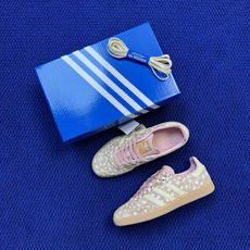 核心价格表私阿迪T字德训鞋 小鹿花纹棕白Adidas/阿迪达斯 SAMBA 桑巴板鞋顶级细节、超高清洁度 核心价格表私阿迪T字德训鞋 小鹿花纹棕白Adidas/阿迪达斯 SAMBA 桑巴板鞋顶级细节、超高清洁度