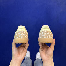 核心价格表私阿迪T字德训鞋 小鹿花纹棕白Adidas/阿迪达斯 SAMBA 桑巴板鞋顶级细节、超高清洁度 核心价格表私阿迪T字德训鞋 小鹿花纹棕白Adidas/阿迪达斯 SAMBA 桑巴板鞋顶级细节、超高清洁度