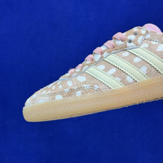 核心价格表私阿迪T字德训鞋 小鹿花纹棕白Adidas/阿迪达斯 SAMBA 桑巴板鞋顶级细节、超高清洁度 核心价格表私阿迪T字德训鞋 小鹿花纹棕白Adidas/阿迪达斯 SAMBA 桑巴板鞋顶级细节、超高清洁度