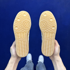 核心价格表私阿迪T字德训鞋 小鹿花纹棕白Adidas/阿迪达斯 SAMBA 桑巴板鞋顶级细节、超高清洁度 核心价格表私阿迪T字德训鞋 小鹿花纹棕白Adidas/阿迪达斯 SAMBA 桑巴板鞋顶级细节、超高清洁度