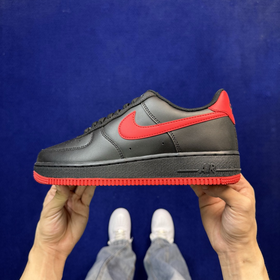 G版纯原，大厂出品！空军黑红品控细节一流，清洁度无敌！Nike Air Force 1 Bred货号：F