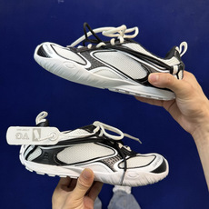 Balenciaga巴黎世家 25代Radar 圆头系带 做旧效果 低帮 生活休闲鞋货号: WSTE0 Balenciaga巴黎世家 25代Radar 圆头系带 做旧效果 低帮 生活休闲鞋货号: WSTE0