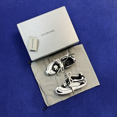 Balenciaga巴黎世家 25代Radar 圆头系带 做旧效果 低帮 生活休闲鞋货号: WSTE0 Balenciaga巴黎世家 25代Radar 圆头系带 做旧效果 低帮 生活休闲鞋货号: WSTE0