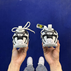 Balenciaga巴黎世家 25代Radar 圆头系带 做旧效果 低帮 生活休闲鞋货号: WSTE0 Balenciaga巴黎世家 25代Radar 圆头系带 做旧效果 低帮 生活休闲鞋货号: WSTE0