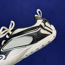 Balenciaga巴黎世家 25代Radar 圆头系带 做旧效果 低帮 生活休闲鞋货号: WSTE0 Balenciaga巴黎世家 25代Radar 圆头系带 做旧效果 低帮 生活休闲鞋货号: WSTE0
