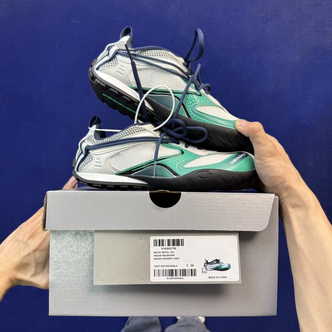 Balenciaga巴黎世家 25代Radar 圆头系带 做旧效果 低帮 生活休闲鞋 灰绿货号： WST