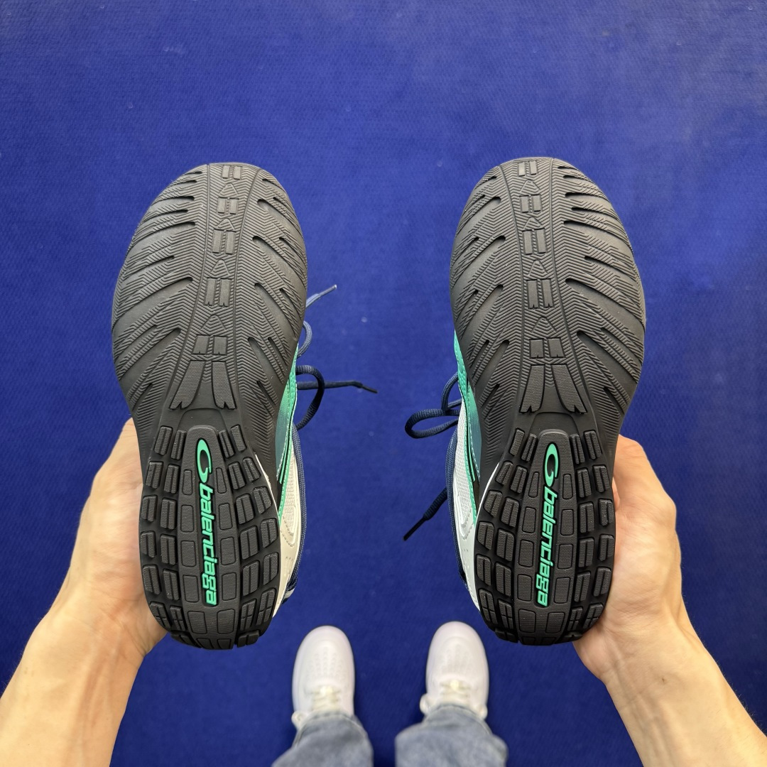 Balenciaga巴黎世家 25代Radar 圆头系带 做旧效果 低帮 生活休闲鞋 灰绿货号： WST
