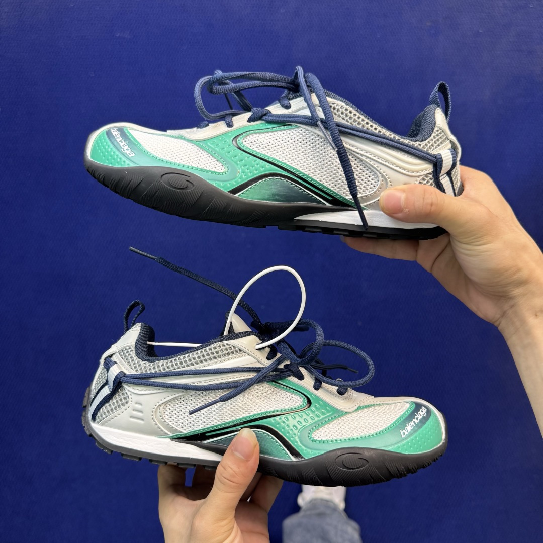 Balenciaga巴黎世家 25代Radar 圆头系带 做旧效果 低帮 生活休闲鞋 灰绿货号： WST
