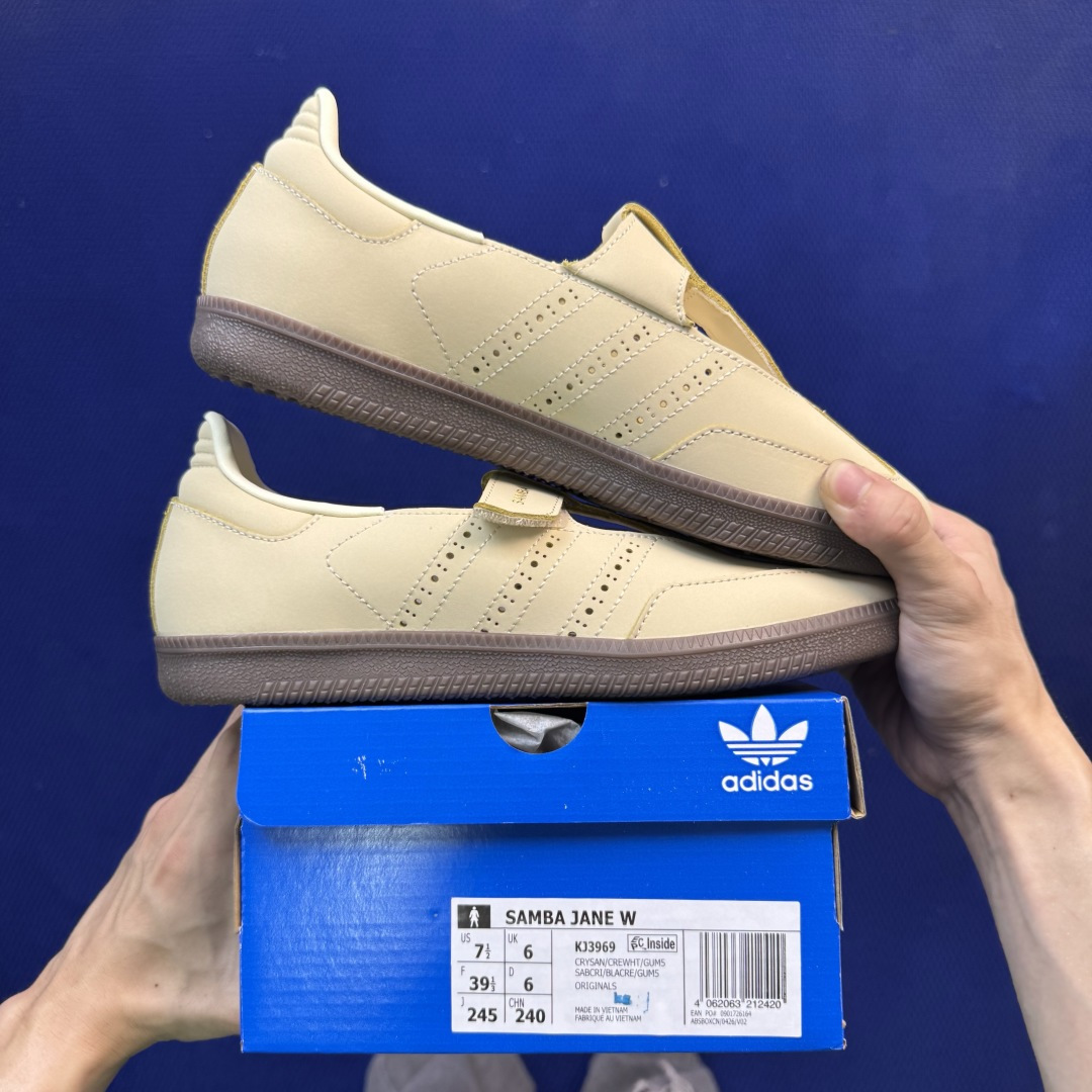 Adidas Originals Samba Jane 桑巴德训 玛丽珍舞鞋货号：KJ3969 米色尺码