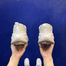 Nike Vomero Plus 低帮 ZOOMX 马拉松跑步鞋 第10色:米棕色 缓震表现出色,脚感Q弹! 货号:男鞋 Nike Vomero Plus 低帮 ZOOMX 马拉松跑步鞋 第10色:米棕色 缓震表现出色,脚感Q弹! 货号:男鞋