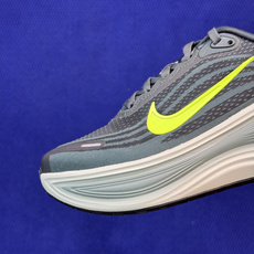 Nike Vomero Plus 低帮 ZOOMX 马拉松跑步鞋 第11色:绿色 缓震表现出色,脚感Q弹! 货号:男鞋H Nike Vomero Plus 低帮 ZOOMX 马拉松跑步鞋 第11色:绿色 缓震表现出色,脚感Q弹! 货号:男鞋H