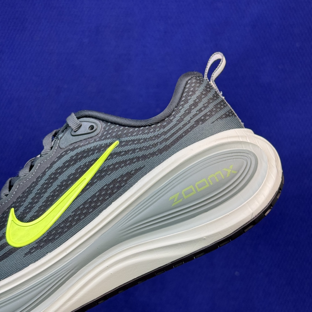 Nike Vomero Plus 低帮 ZOOMX 马拉松跑步鞋 第11色:绿色 缓震表现出色,脚感Q弹! 货号:男鞋H Nike Vomero Plus 低帮 ZOOMX 马拉松跑步鞋 第11色:绿色 缓震表现出色,脚感Q弹! 货号:男鞋H