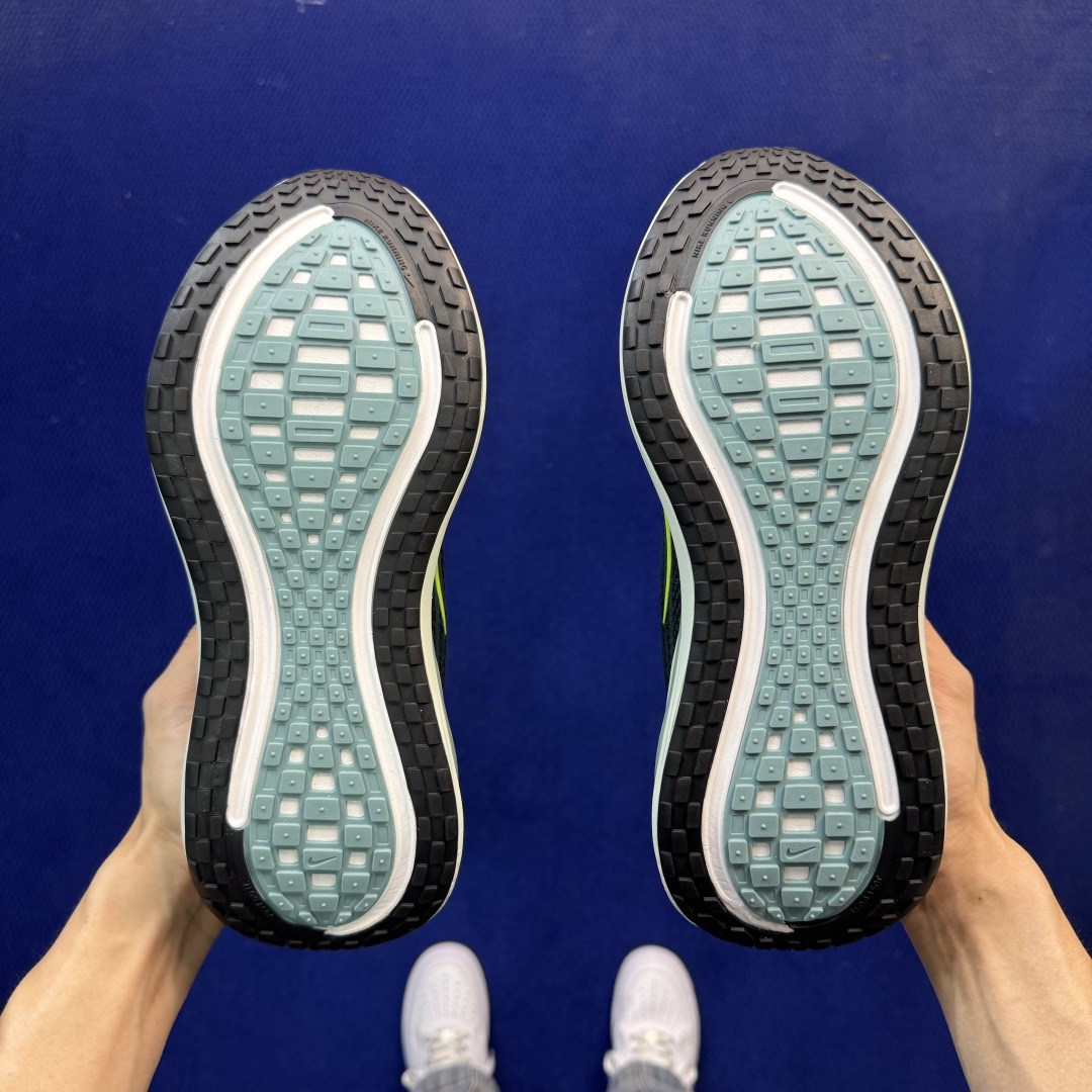 Nike Vomero Plus 低帮 ZOOMX 马拉松跑步鞋 第11色:绿色 缓震表现出色,脚感Q弹! 货号:男鞋H Nike Vomero Plus 低帮 ZOOMX 马拉松跑步鞋 第11色:绿色 缓震表现出色,脚感Q弹! 货号:男鞋H